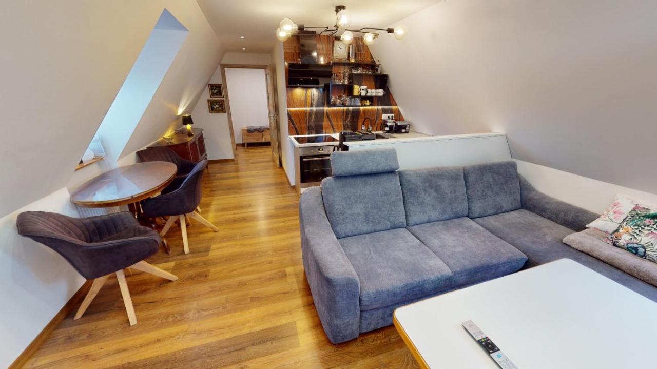Apartman Atelier Vary V Nove Zrekonstruovanem Dome Karlovy Vary Exterior photo